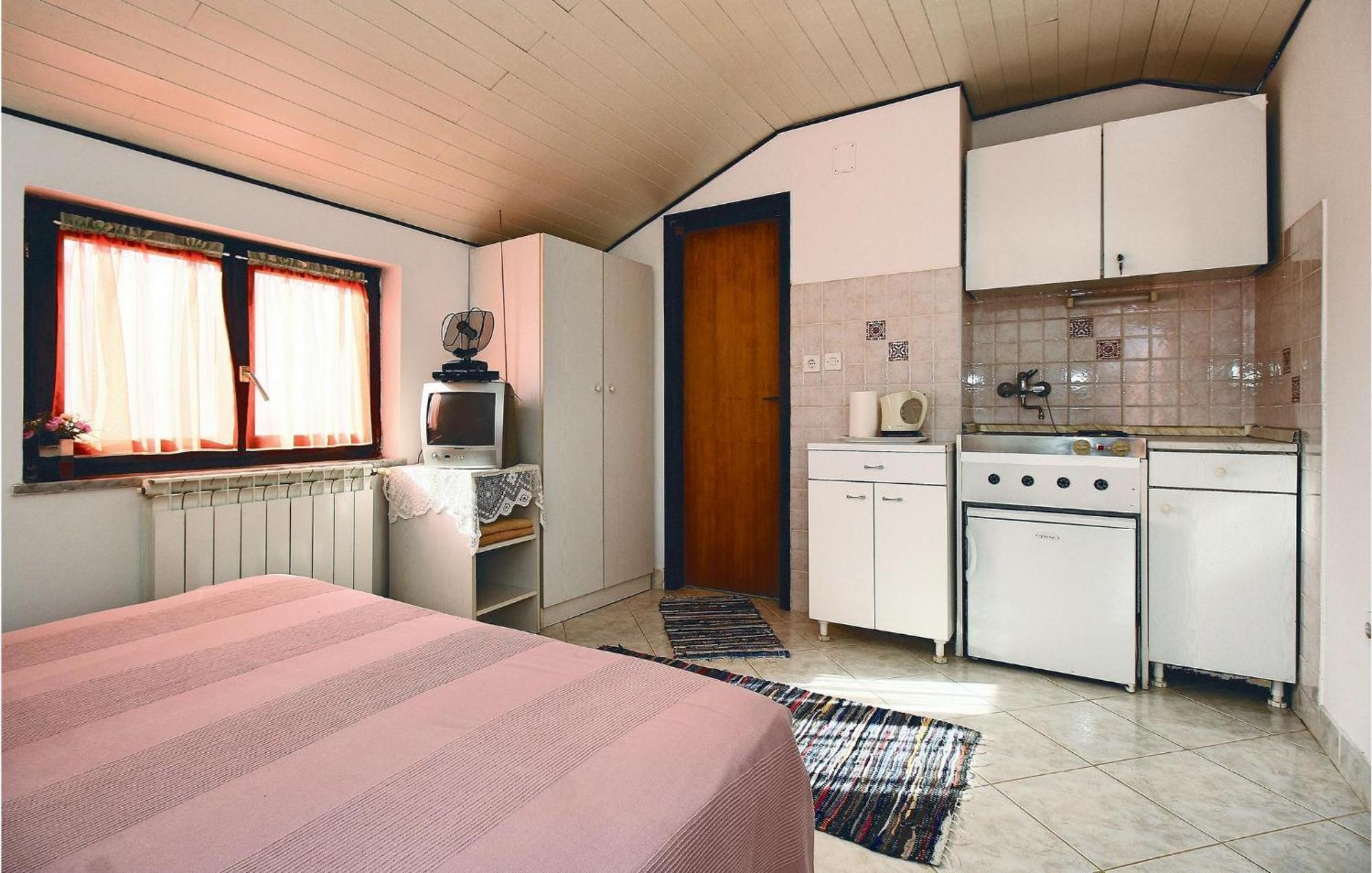 Gorgeous Apartment In Umag With Wifi Esterno foto