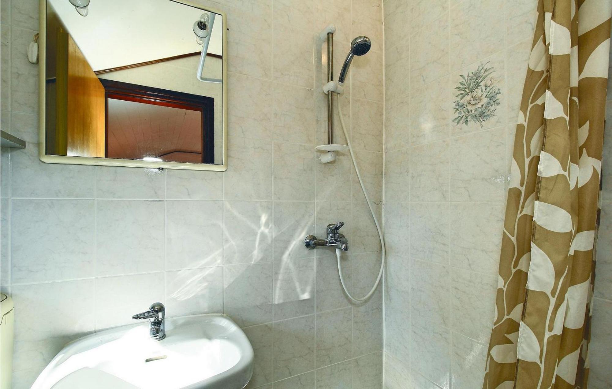 Gorgeous Apartment In Umag With Wifi Esterno foto